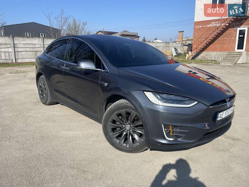 Позашляховик / Кросовер Tesla Model X 2016 в Дніпрі