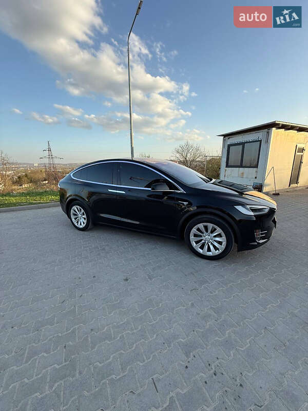 Позашляховик / Кросовер Tesla Model X 2019 в Львові