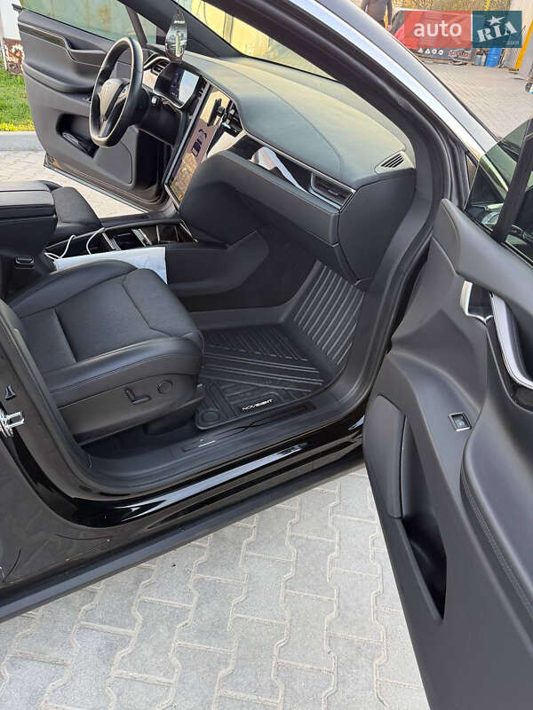 Позашляховик / Кросовер Tesla Model X 2019 в Львові
