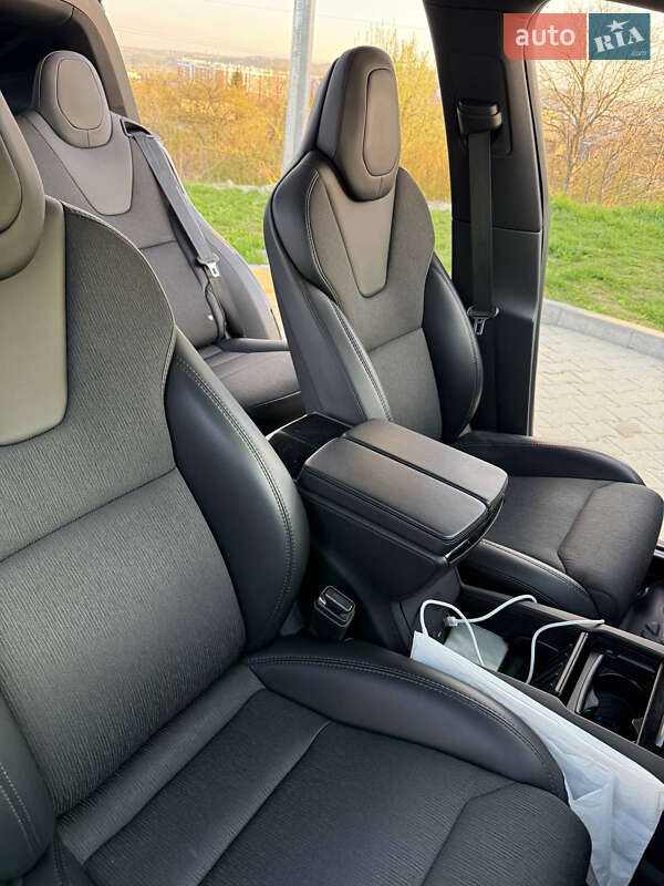 Позашляховик / Кросовер Tesla Model X 2019 в Львові