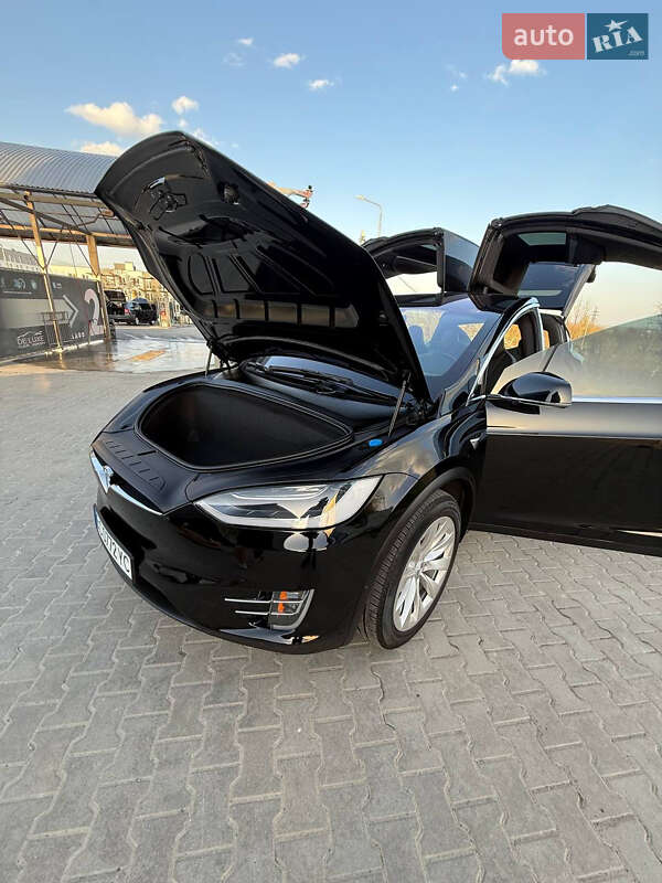 Позашляховик / Кросовер Tesla Model X 2019 в Львові