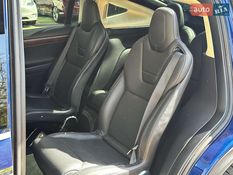 Позашляховик / Кросовер Tesla Model X 2016 в Києві