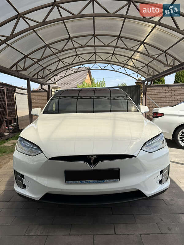 Tesla Model X 2020