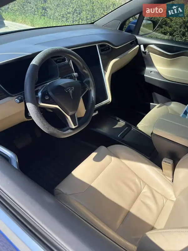 Внедорожник / Кроссовер Tesla Model X 2016 в 