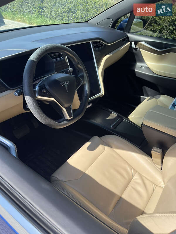 Позашляховик / Кросовер Tesla Model X 2016 в Чорноморську