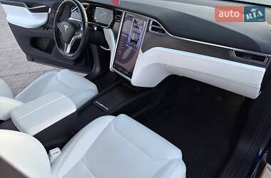 Позашляховик / Кросовер Tesla Model X 2017 в 
