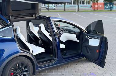 Позашляховик / Кросовер Tesla Model X 2017 в 