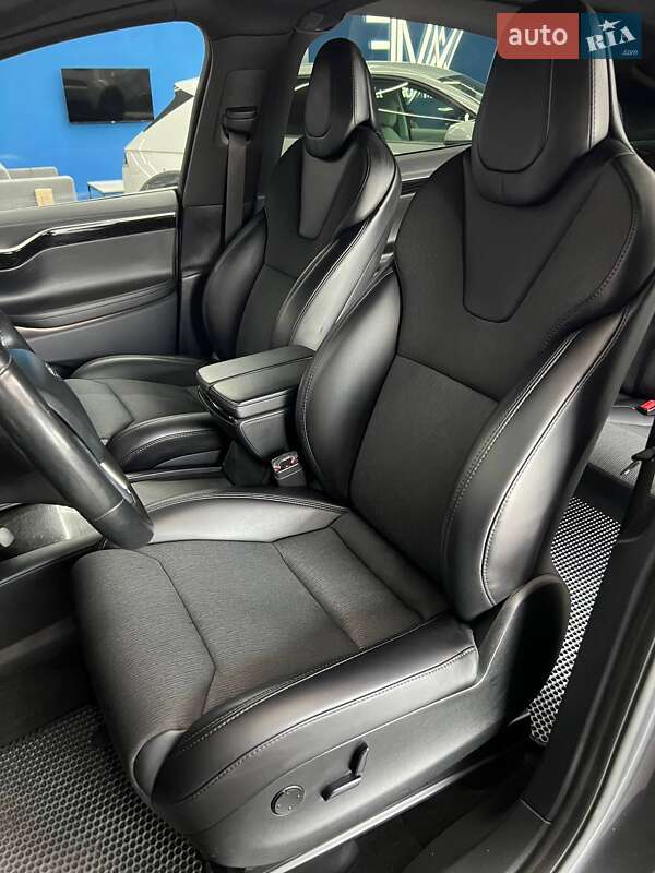 Позашляховик / Кросовер Tesla Model X 2018 в Вінниці