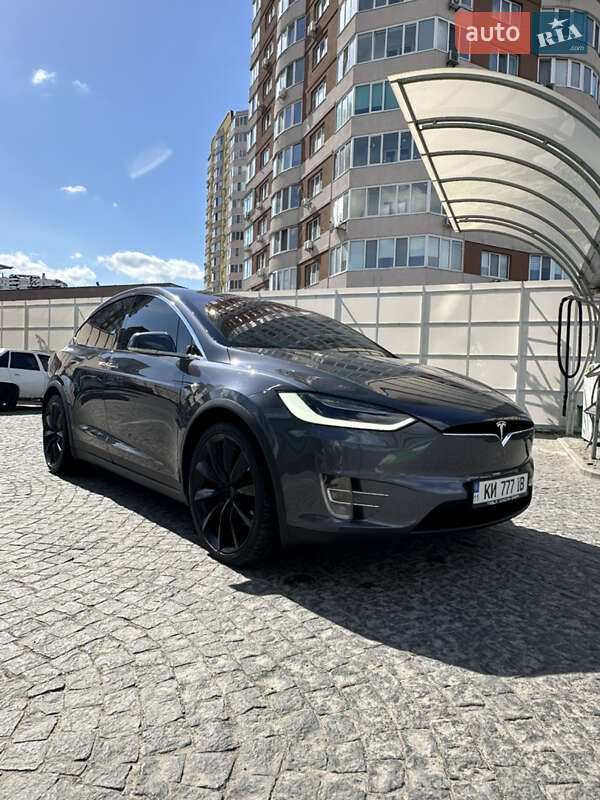Позашляховик / Кросовер Tesla Model X 2017 в 