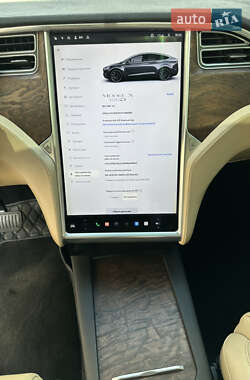 Позашляховик / Кросовер Tesla Model X 2017 в 