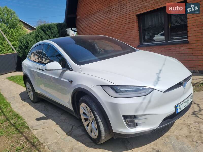 Позашляховик / Кросовер Tesla Model X 2020 в 