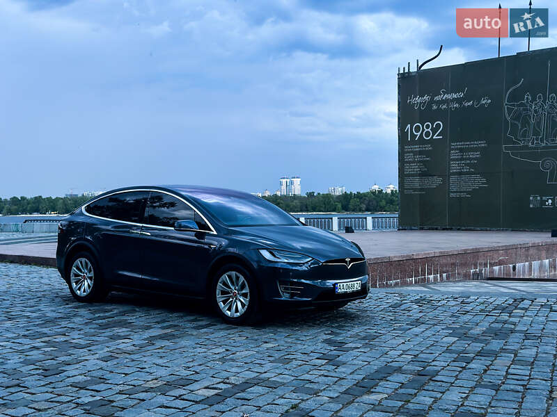 Позашляховик / Кросовер Tesla Model X 2017 в 