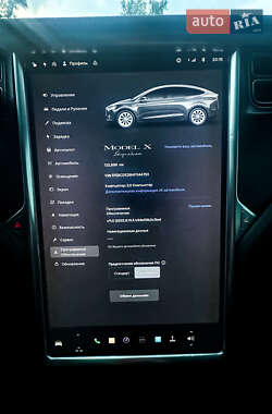 Позашляховик / Кросовер Tesla Model X 2017 в 
