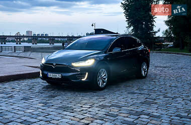 Позашляховик / Кросовер Tesla Model X 2017 в 