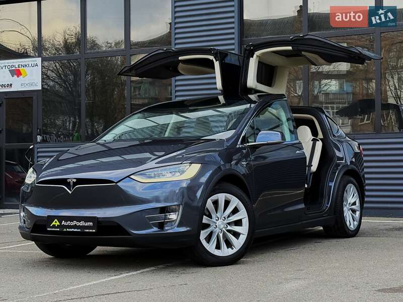 Позашляховик / Кросовер Tesla Model X 2018 в 
