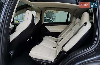 Позашляховик / Кросовер Tesla Model X 2018 в 