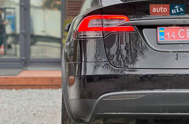 Позашляховик / Кросовер Tesla Model X 2017 в 