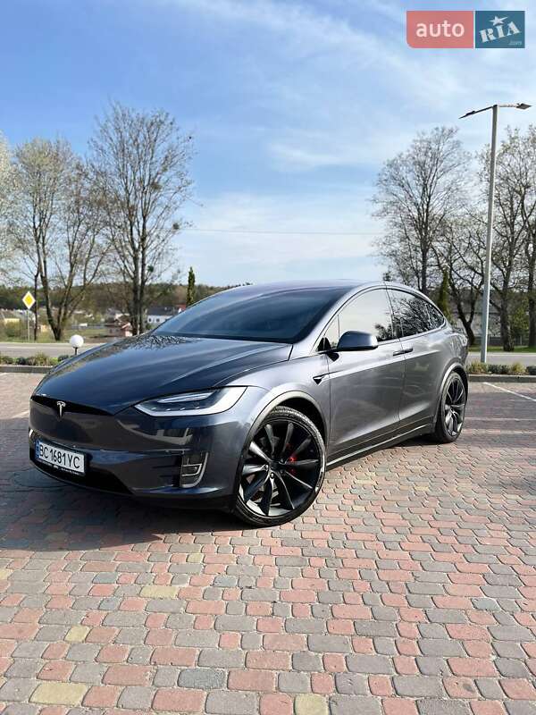Позашляховик / Кросовер Tesla Model X 2016 в Новояворівську