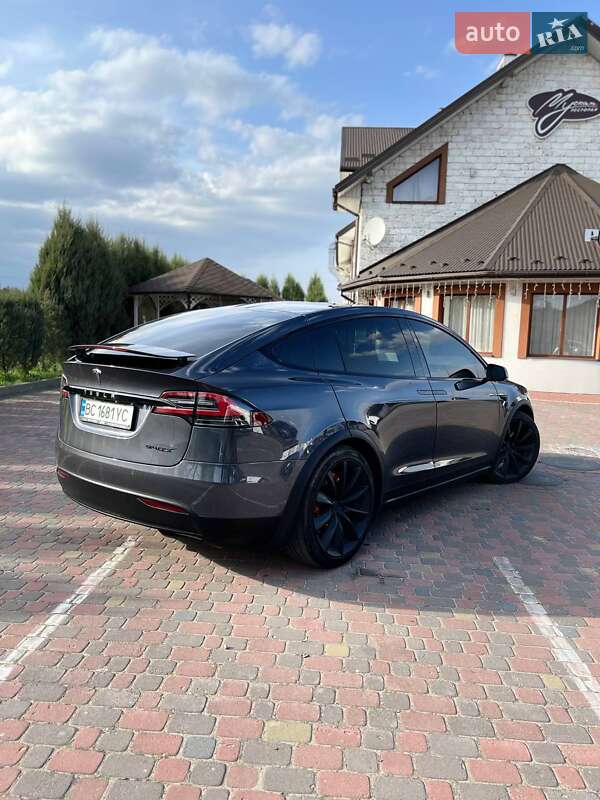 Позашляховик / Кросовер Tesla Model X 2016 в Новояворівську
