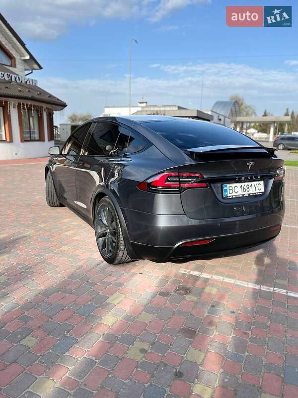 Позашляховик / Кросовер Tesla Model X 2016 в Новояворівську
