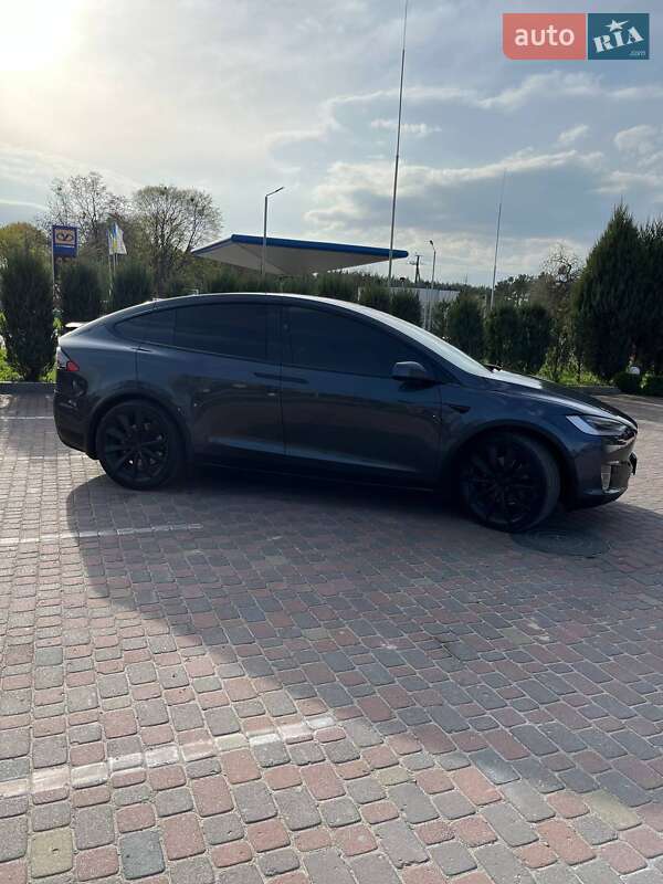 Позашляховик / Кросовер Tesla Model X 2016 в Новояворівську
