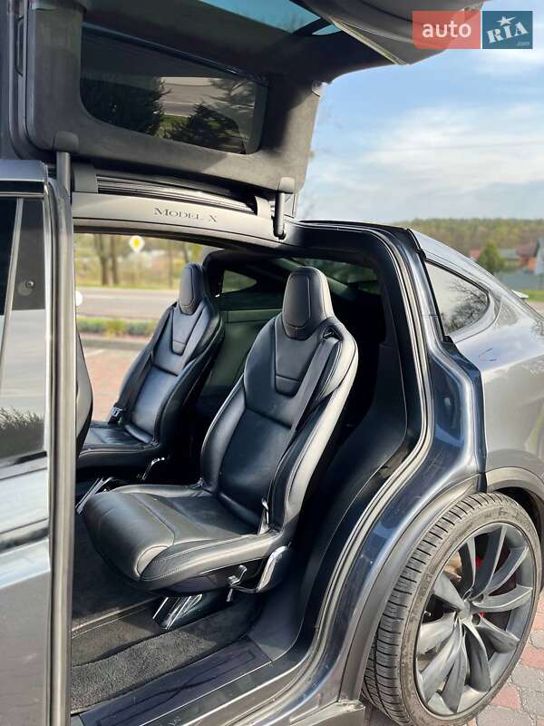 Позашляховик / Кросовер Tesla Model X 2016 в Новояворівську