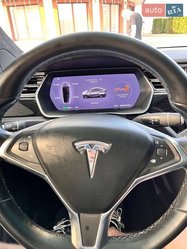 Позашляховик / Кросовер Tesla Model X 2016 в Новояворівську