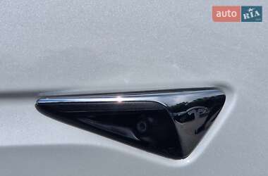 Позашляховик / Кросовер Tesla Model X 2018 в 