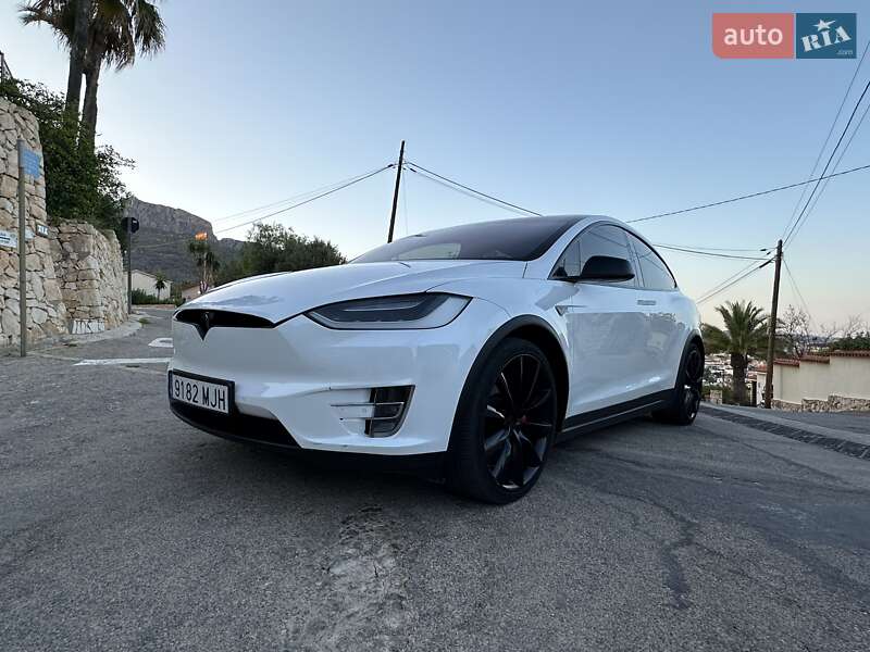 Позашляховик / Кросовер Tesla Model X 2016 в Києві