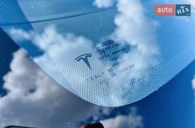 Позашляховик / Кросовер Tesla Model X 2018 в 