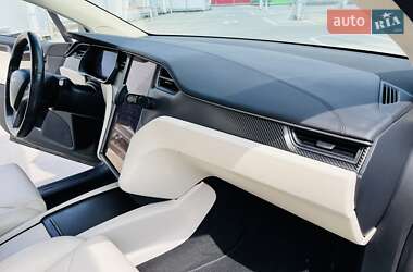 Позашляховик / Кросовер Tesla Model X 2018 в 