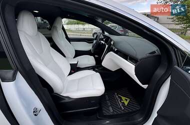 Позашляховик / Кросовер Tesla Model X 2019 в 