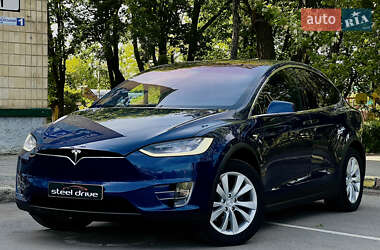 Позашляховик / Кросовер Tesla Model X 2017 в 