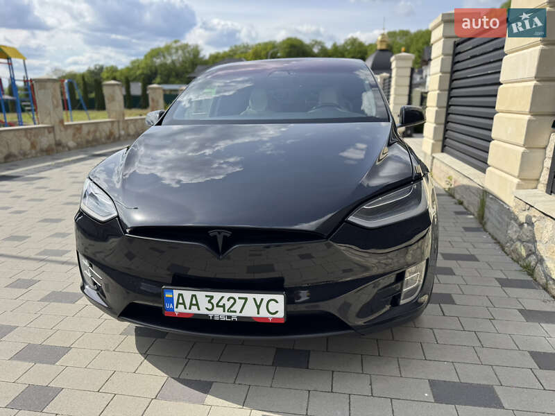 Позашляховик / Кросовер Tesla Model X 2017 в Тернополі