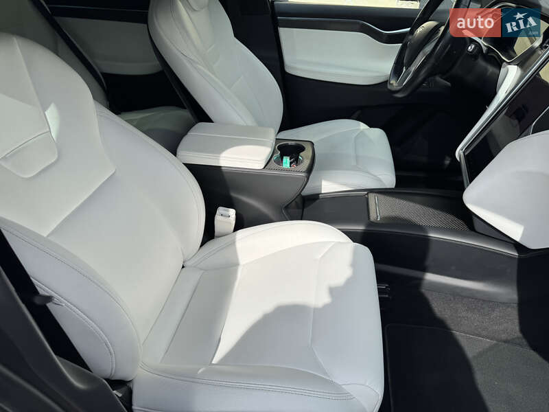 Позашляховик / Кросовер Tesla Model X 2017 в Тернополі