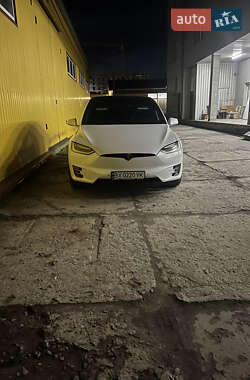 Позашляховик / Кросовер Tesla Model X 2020 в 