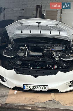 Позашляховик / Кросовер Tesla Model X 2020 в 
