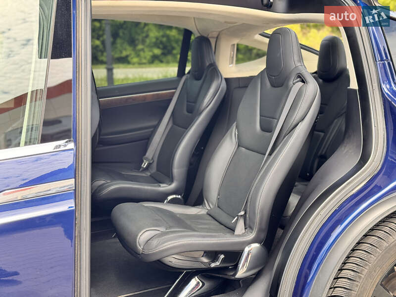 Позашляховик / Кросовер Tesla Model X 2016 в Хмельницькому