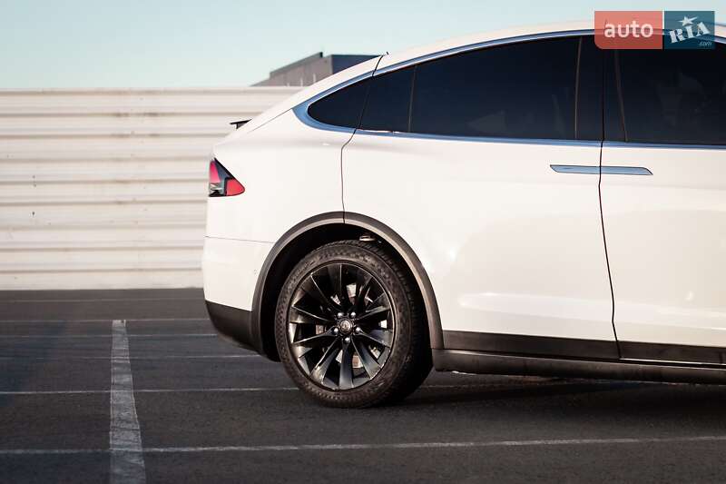 Внедорожник / Кроссовер Tesla Model X 2016 в Львове