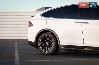 Позашляховик / Кросовер Tesla Model X 2016 в 