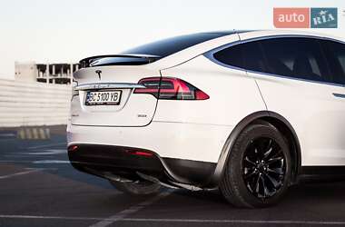 Позашляховик / Кросовер Tesla Model X 2016 в 