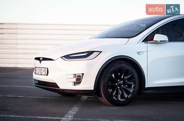 Позашляховик / Кросовер Tesla Model X 2016 в 