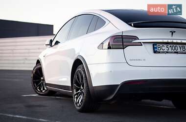 Позашляховик / Кросовер Tesla Model X 2016 в 