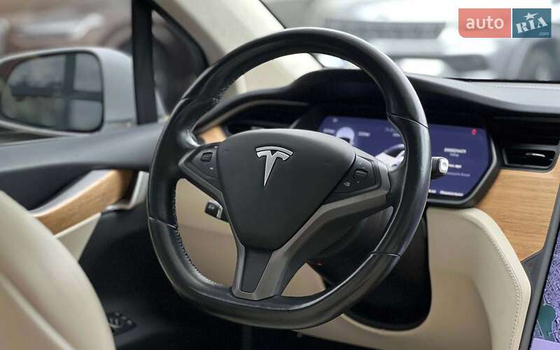 Позашляховик / Кросовер Tesla Model X 2018 в Івано-Франківську