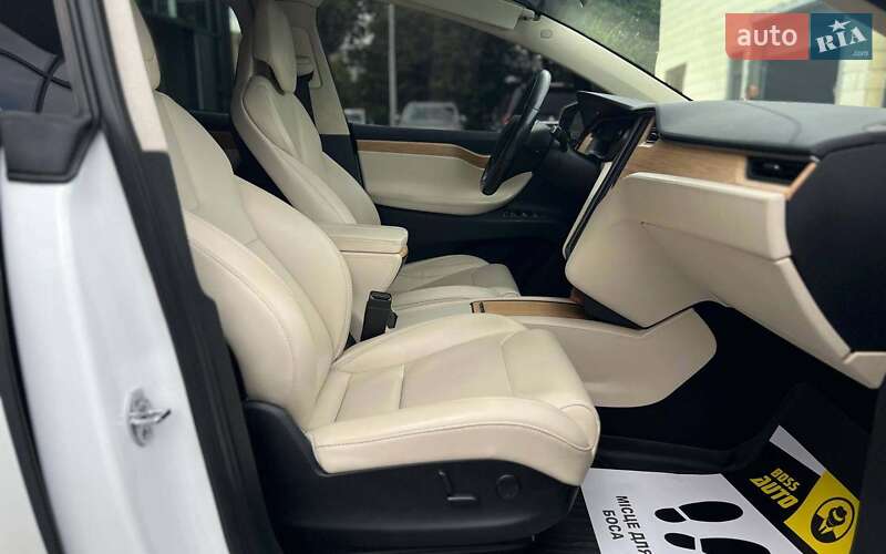 Позашляховик / Кросовер Tesla Model X 2018 в Івано-Франківську
