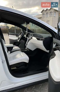 Внедорожник / Кроссовер Tesla Model X 2016 в 