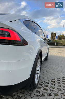 Внедорожник / Кроссовер Tesla Model X 2016 в 