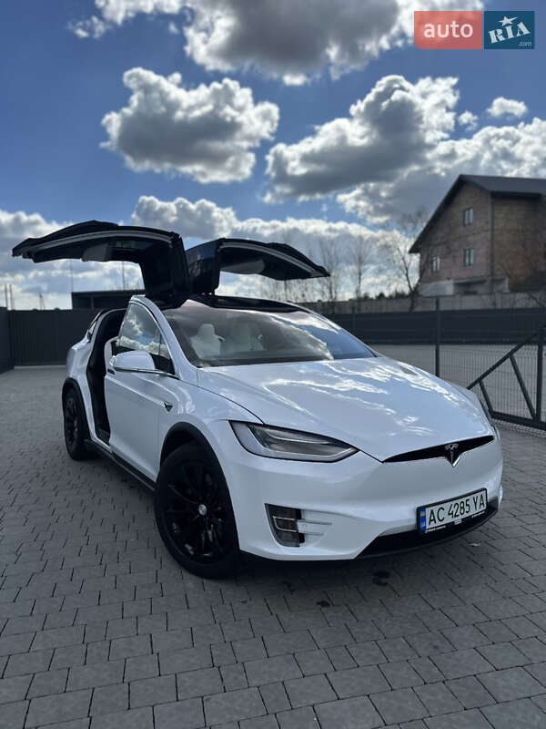 Позашляховик / Кросовер Tesla Model X 2017 в Львові фото 13 Позашляховик / Кросовер Tesla Model X 2017 в Львові