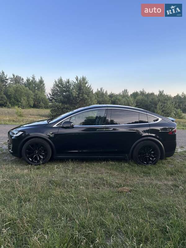 Позашляховик / Кросовер Tesla Model X 2017 в Золочеві