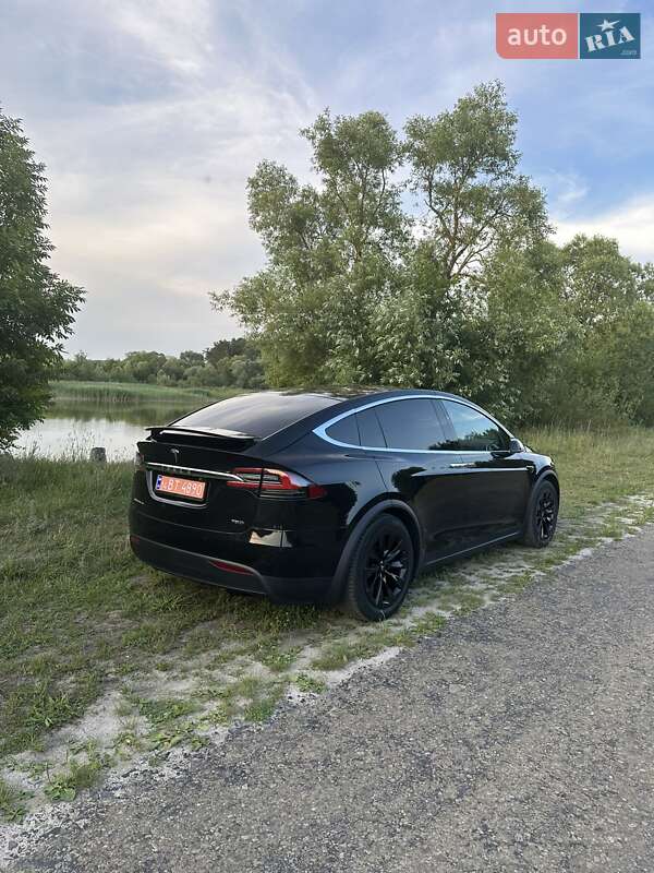 Позашляховик / Кросовер Tesla Model X 2017 в Золочеві